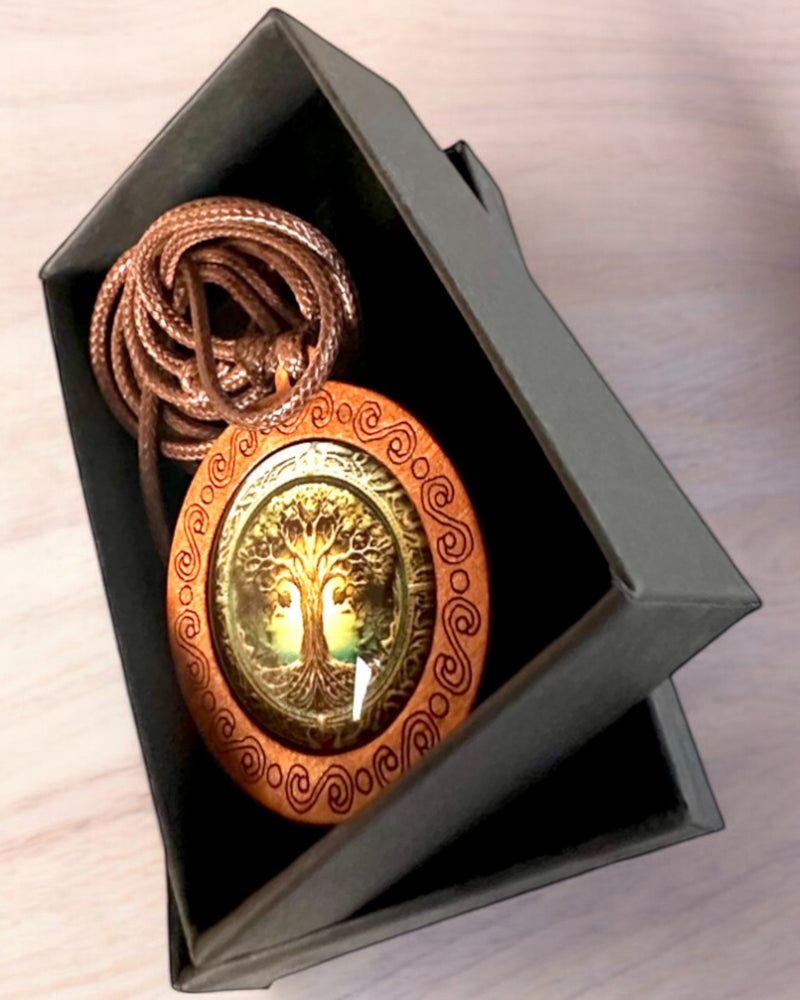 Amulet Życia "Drzewo Przodków" - Ręcznie Wykonany Naszyjnik z Drewna i Szkła, możliwość personalizacji grawerem na prezent