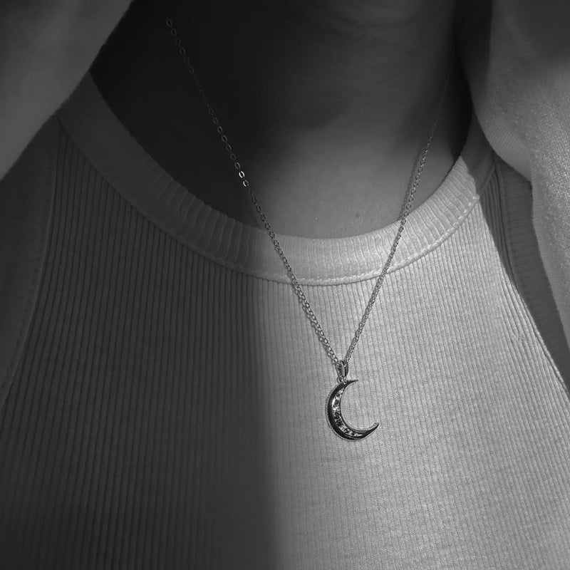 CELESTE MOON NECKLACE-4