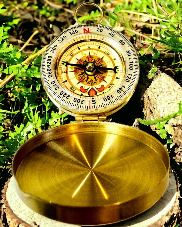 Wodoodporny Mosiężny Kompas z Efektem Świecenia - Niezbędnik Na Wędrówki i Kemping, personalizacja grawerem