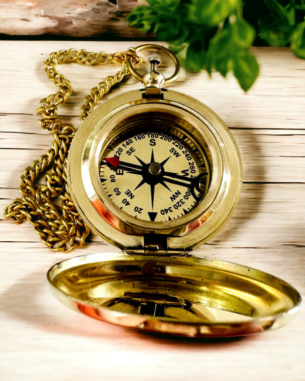 Złoty Kompas "Przygoda" – Elegancki Nawigator Odkryć