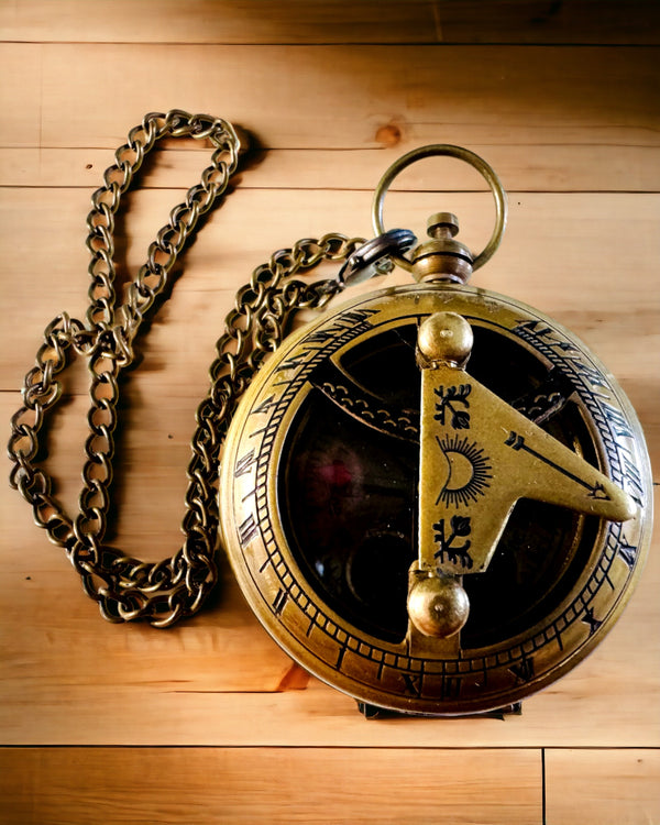 Kompas Nawigacyjny "Podróżnika" z grawerem, personalizacja – Rękodzieło Indyjskich Rzemieślników