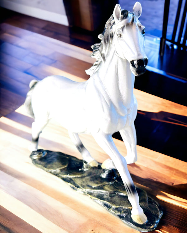 Rzeźba Konia - Figurka Dekoracyjna z Możliwością Grawerowania
