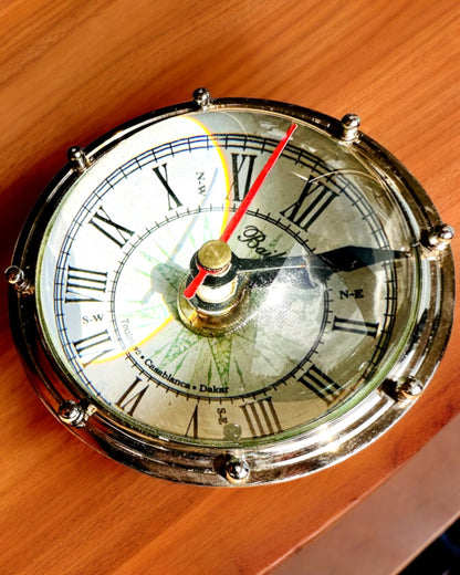 Bailey Compass Clock - Елегантний годинник з мотивом компаса з можливістю гравіювання