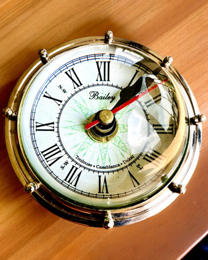 Bailey Compass Clock - Елегантний годинник з мотивом компаса з можливістю гравіювання