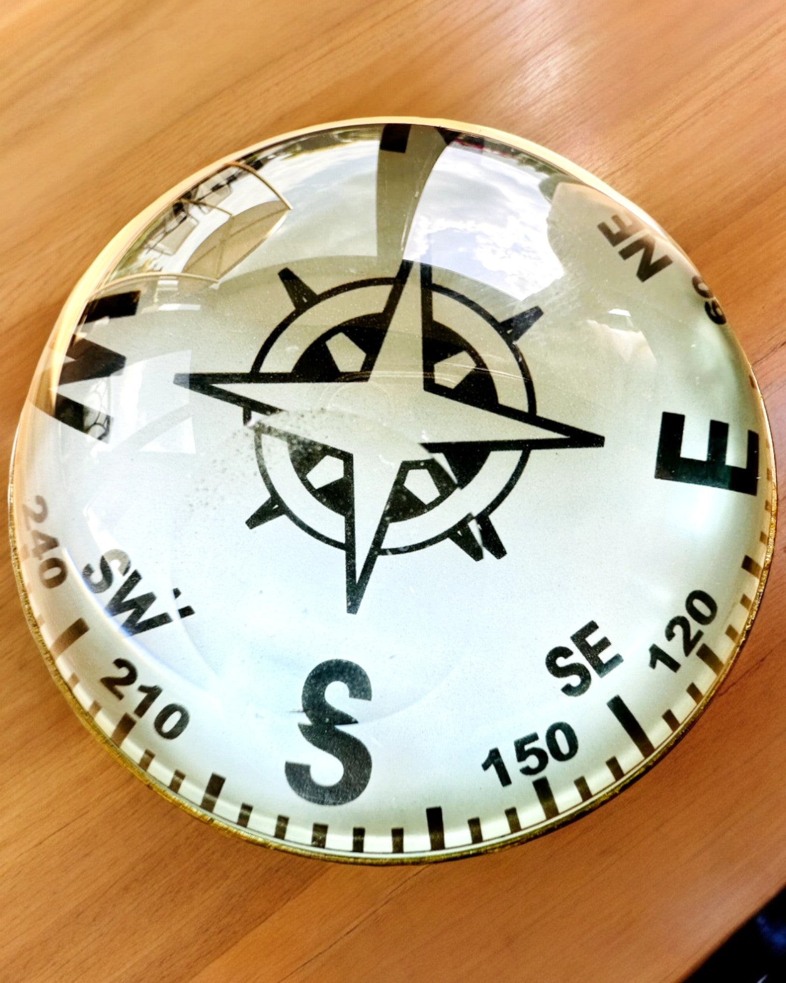 Bailey Compass Clock - Елегантний годинник з мотивом компаса з можливістю гравіювання