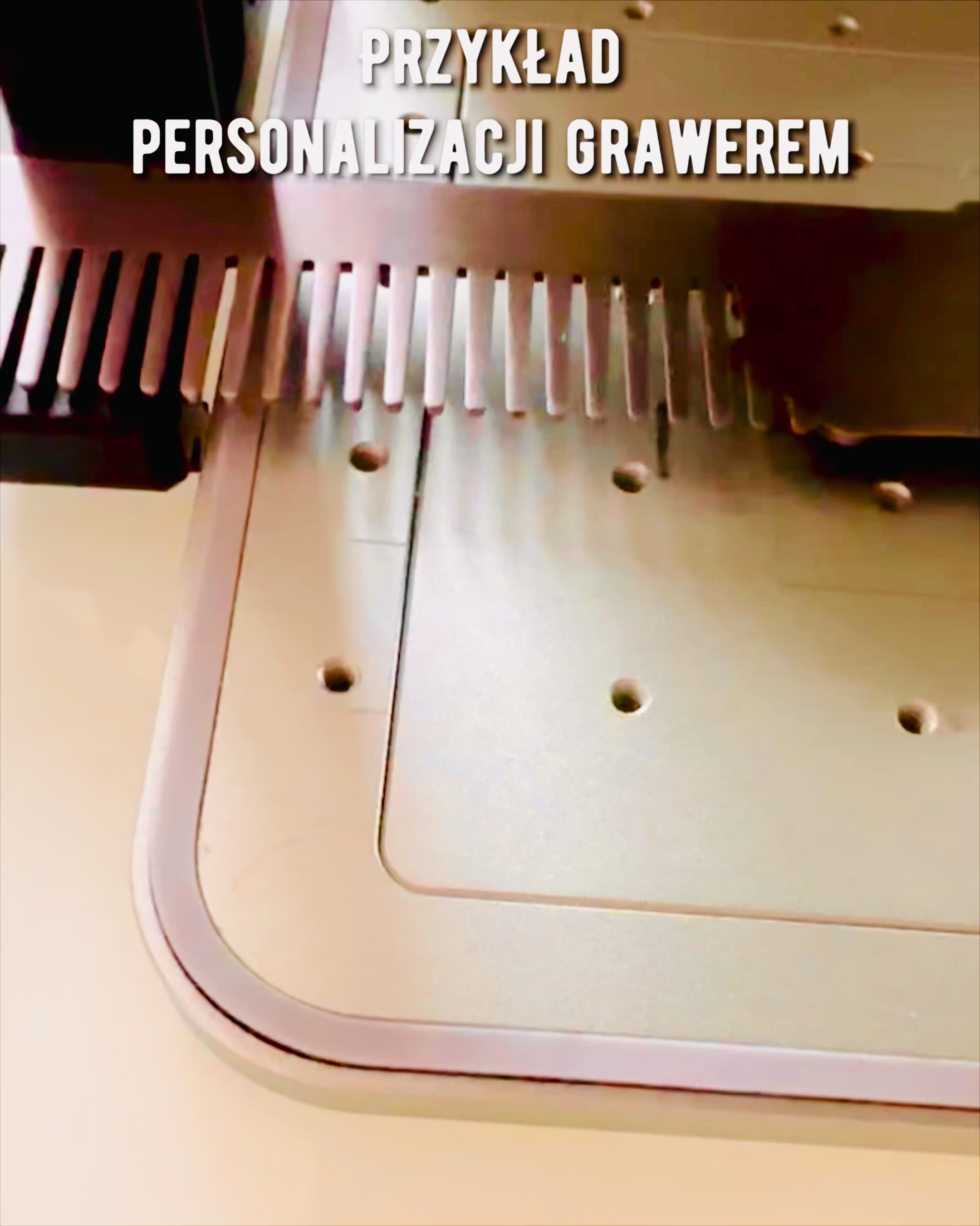 GroomMaster - Elegancki Metalowy Grzebień z Grawerem, personalizacja grawerem